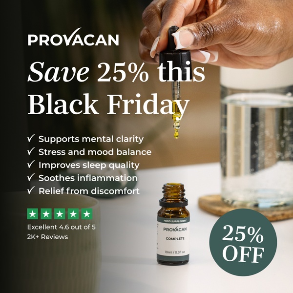 This static square creative uses a clean, product-focused composition to pair a high-value discount offer with a list of core product benefits and social proof.